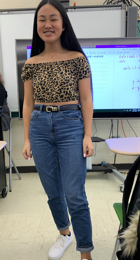 Kimi Arato, 11, rocking the classic 90s mom jeans and crop top. 